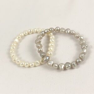 Set of 2 Freshwater Pearl Stretch Bracelets – White & Silver/Grey